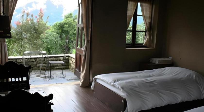 Hananoie - A Permaculture Resort Pokhara Buitenkant foto
